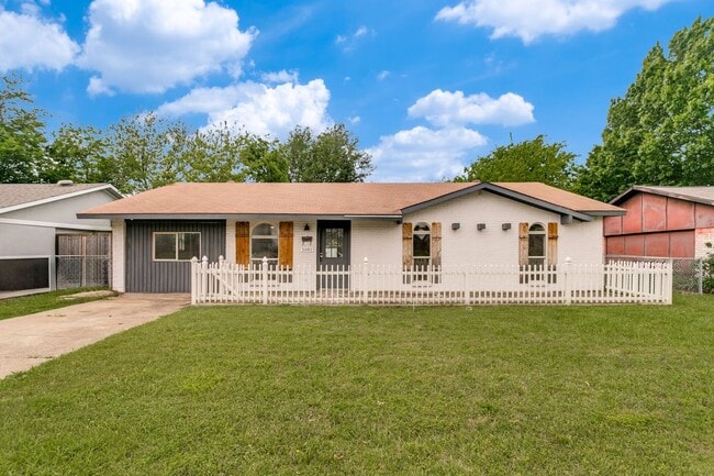 Building Photo - 5101 Longhorn Trail