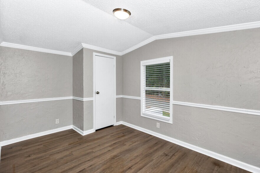 Building Photo - 415 W Limestone Rd