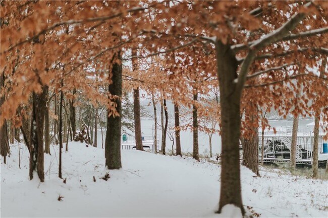 Building Photo - 8885 Bay Dr