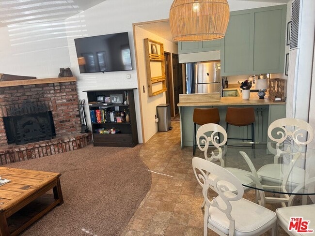 Building Photo - 42810 Willow Ave