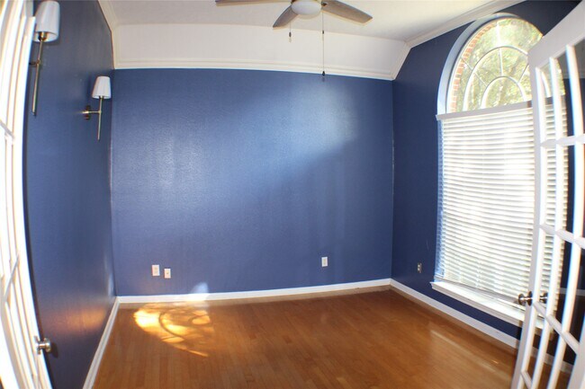 Building Photo - 642 Avery Dr