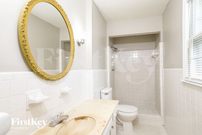Building Photo - 5585 Fair Cove