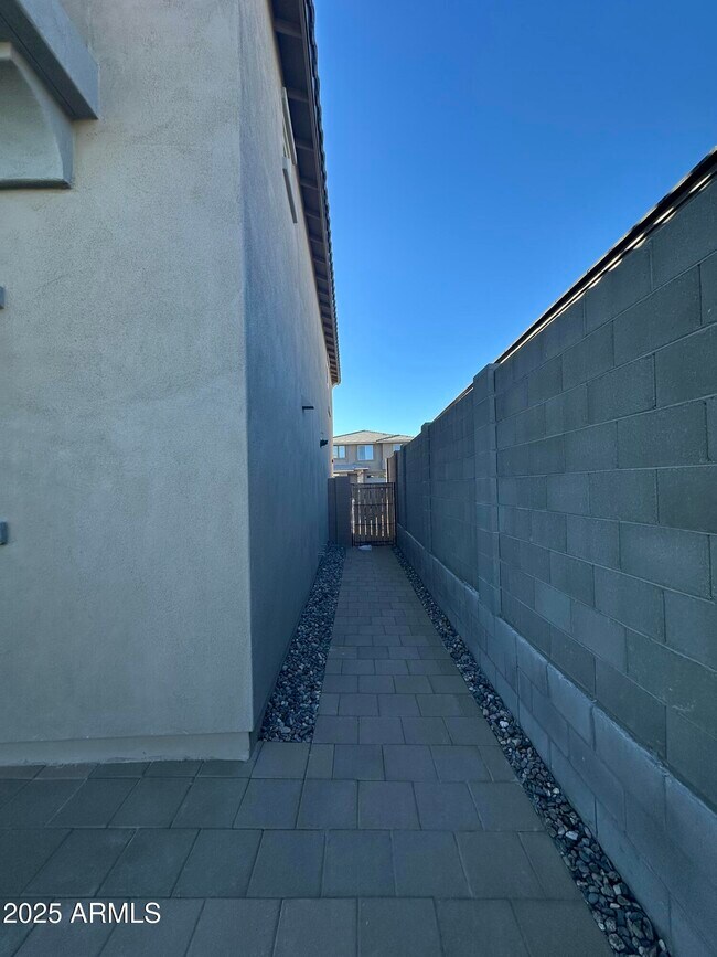 Building Photo - 13330 W Eagle Feather Rd