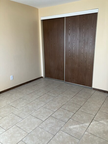 Building Photo - 370 Villabrook Dr