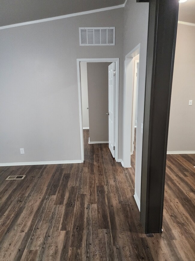 Building Photo - 640 Houston St