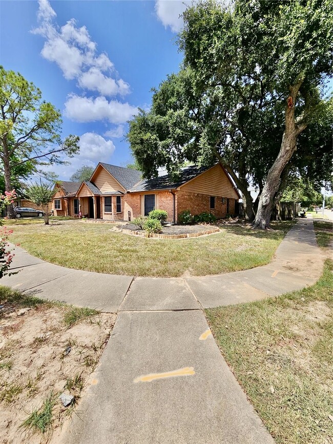 Building Photo - 3343 Maymist Dr