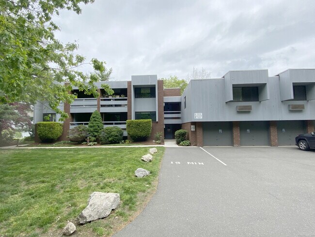 Primary Photo - 95 Wilton Crest Rd