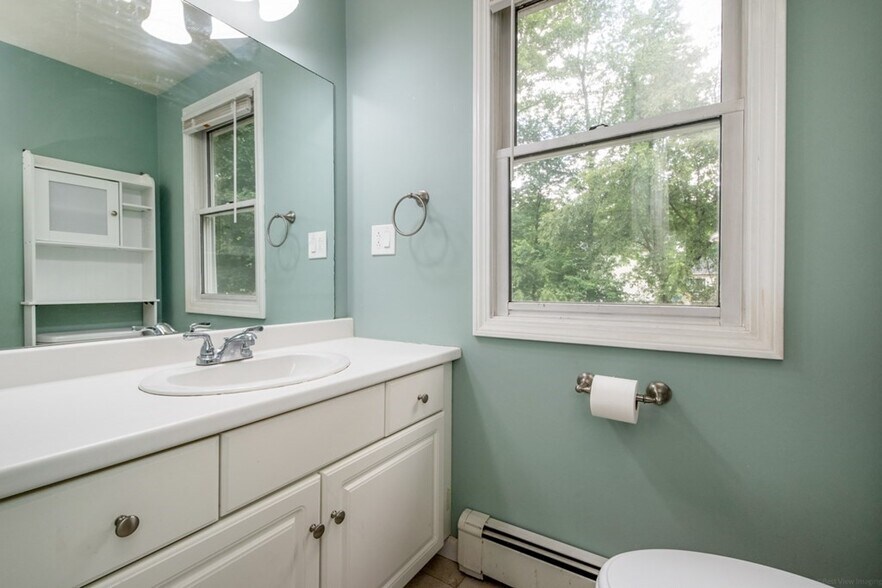 Building Photo - 18 Ladyslipper Dr