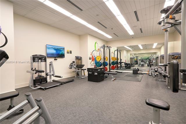 Building Photo - 999 SW 1st Ave