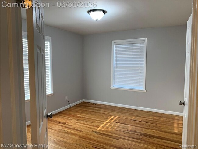 Building Photo - 2050 Wycliffe Ave
