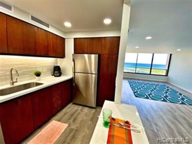 Building Photo - Yacht Harbor Tower