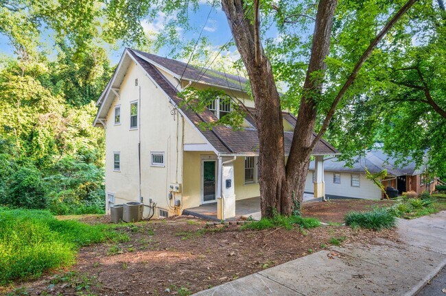 Building Photo - Beautifully updated House in Rivermont