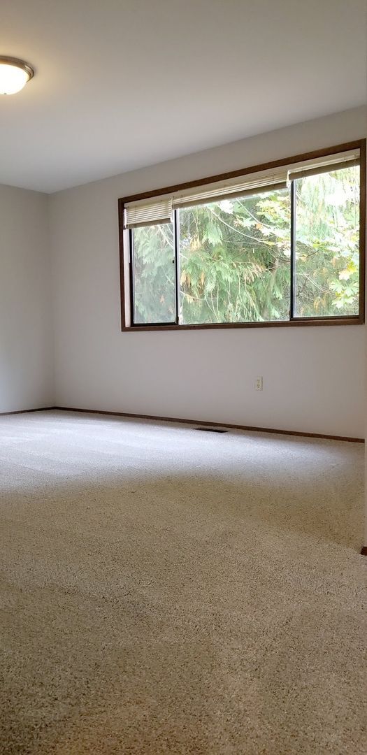 Building Photo - Hard to find 5 bedroom home in Tamoshan ne...