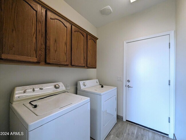 Building Photo - 15432 W Tasha Cir