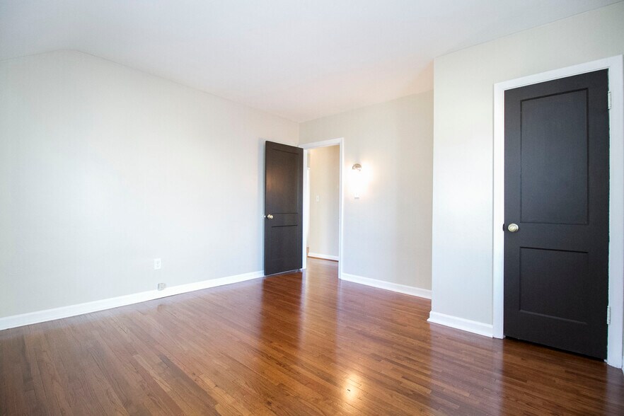 Building Photo - 4353 Lyman Ave