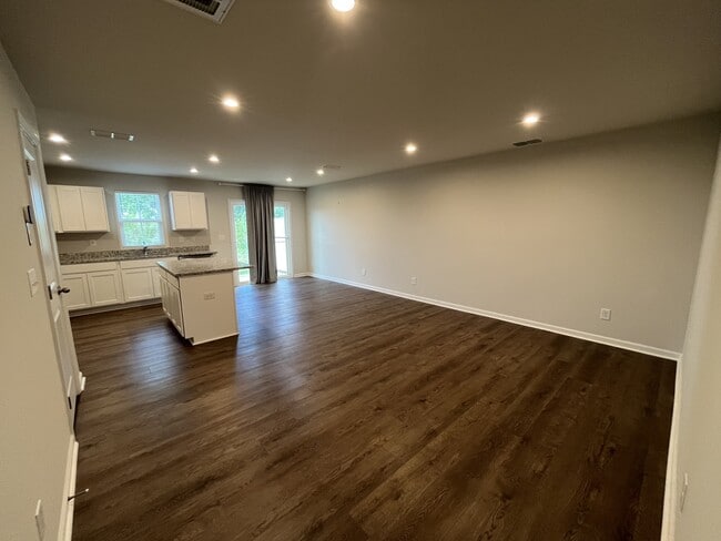 Building Photo - 1532 39th Ave Lp NE