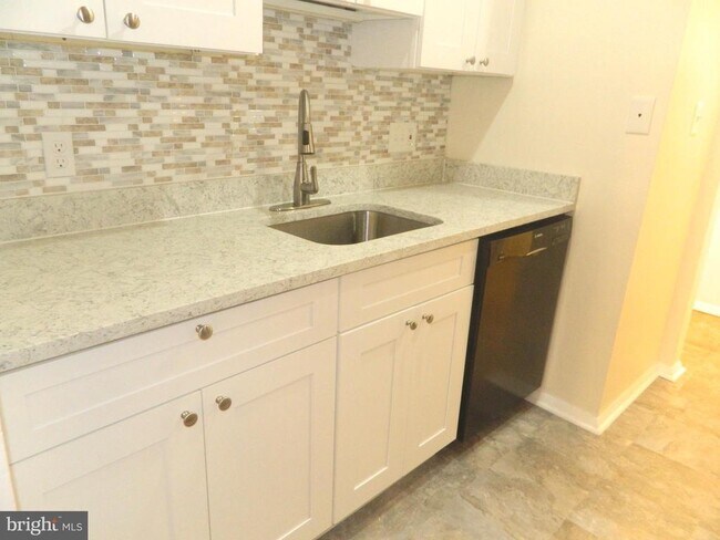 Building Photo - 7925 Coriander Dr