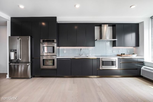 Building Photo - 890 River Rd