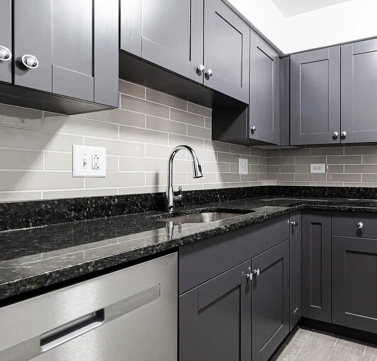 Building Photo - 3815 N Pine Grove Ave