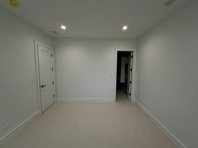 Building Photo - 4243 N Damen Ave