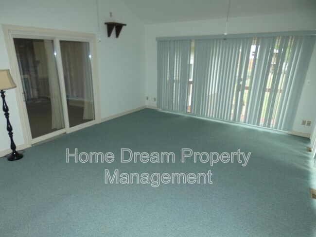 Building Photo - 10451 Edgehill Ln