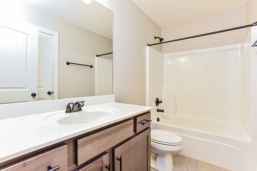 Building Photo - 575 Hollandale Rd