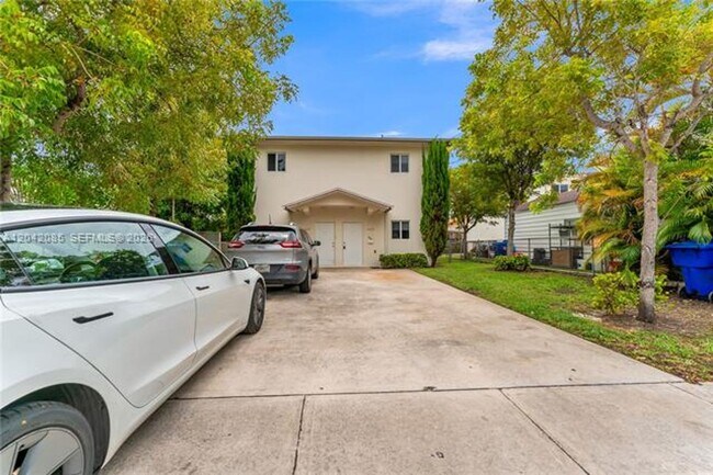 Building Photo - 1029 SW 11th Ave