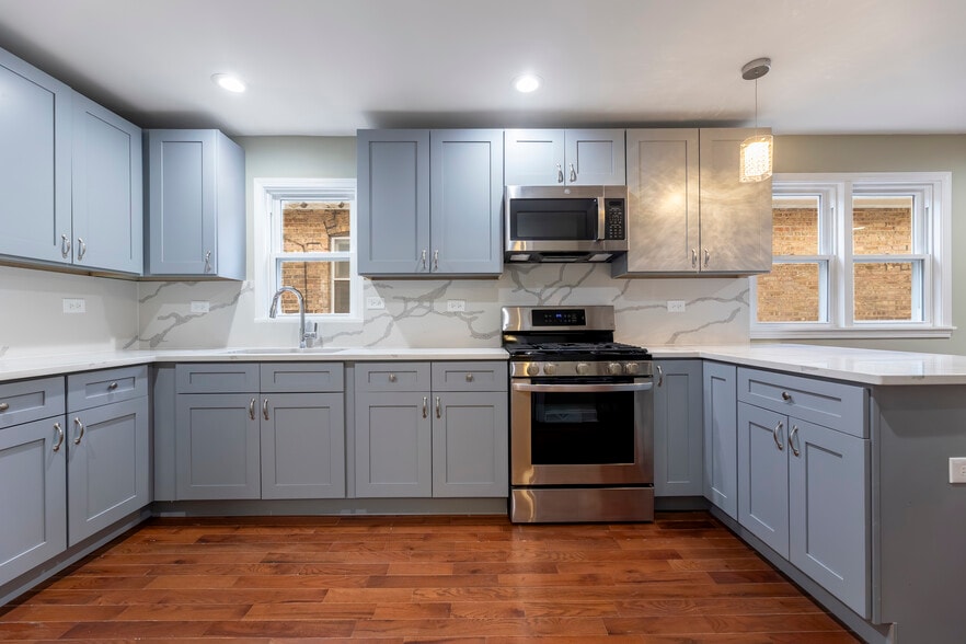 Building Photo - 6327 S Kenneth Ave