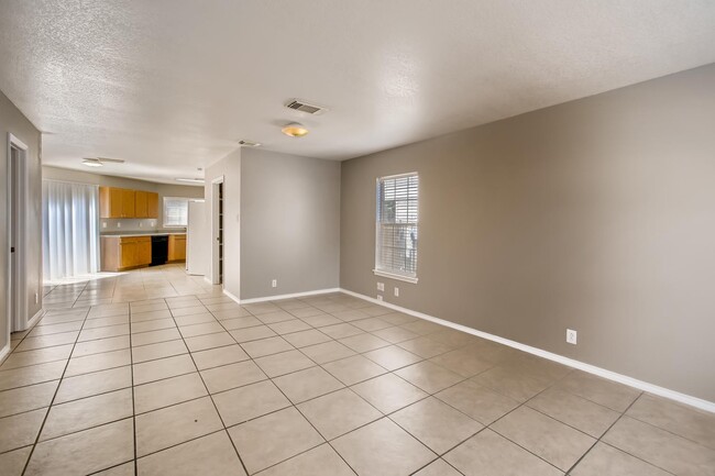 Building Photo - 4BR/2.5 Bath near the San Antonio Medical Center!!!