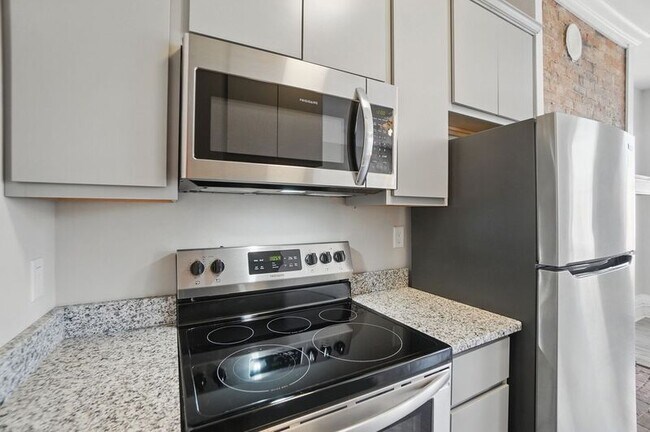 Building Photo - 107 W Elder St