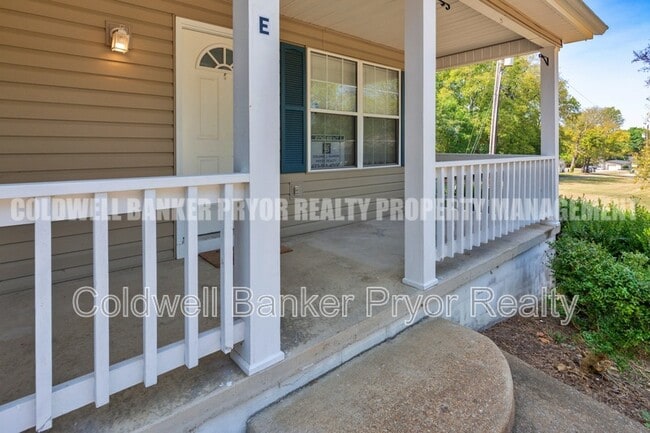 Building Photo - 1240 N Concord Rd