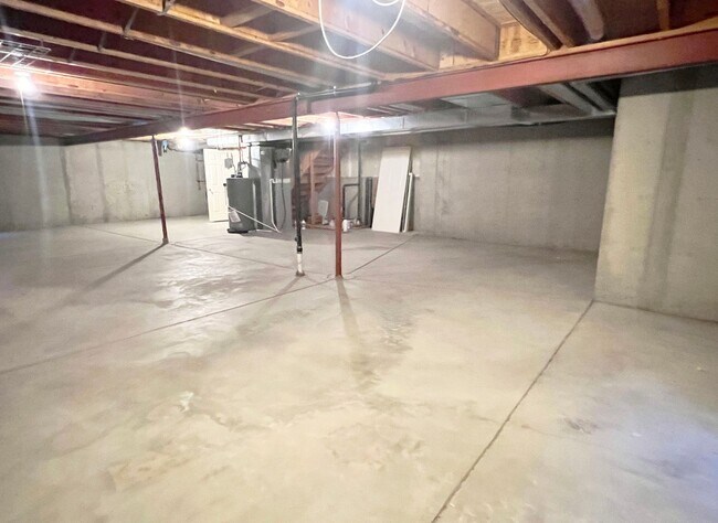 Building Photo - Open Ranch with 3 beds 2 baths and a 2-car...