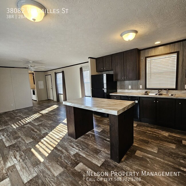 Building Photo - 3-bedroom, 2-bathroom, 960 square feet of ...