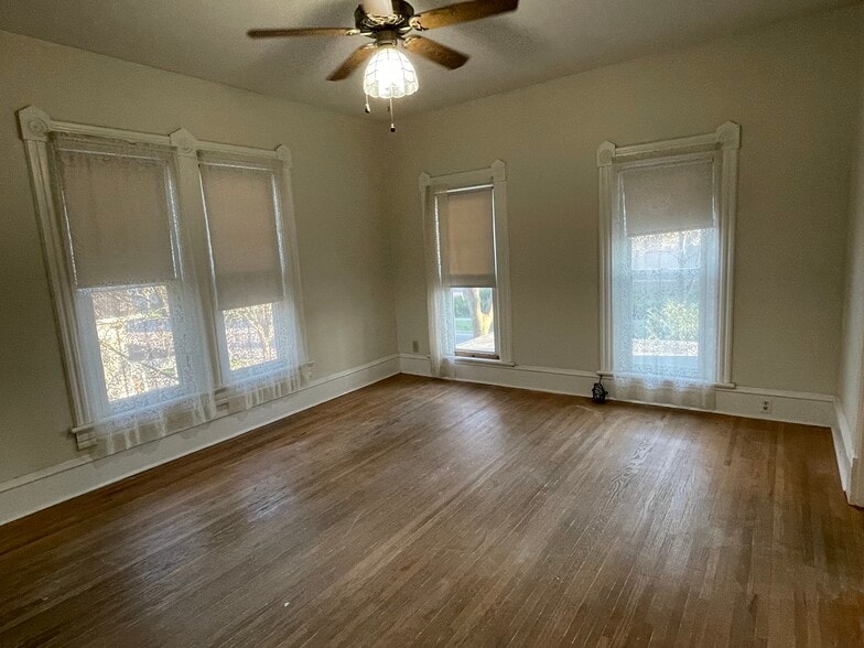 Building Photo - 407 Grace St