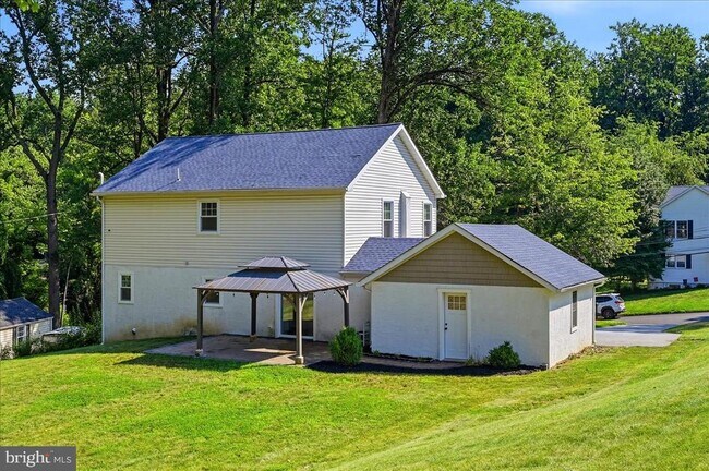 Building Photo - 17 Lizbeth Ln