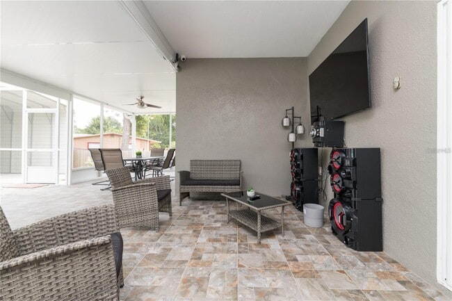 Building Photo - 5816 Little River Dr