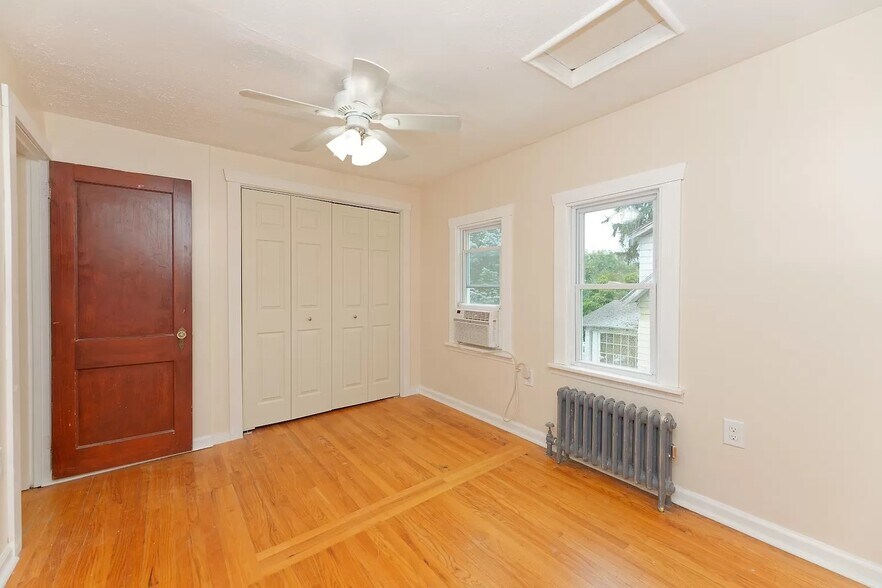 Building Photo - 1153 S Country Club Dr