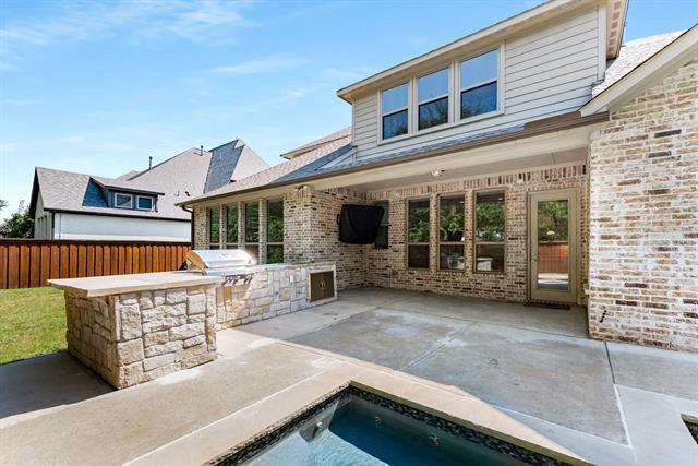 Building Photo - 2605 Greenlawn Dr