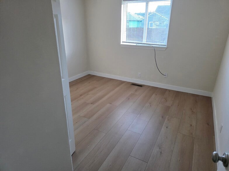 Building Photo - 963 SE Miller Ave