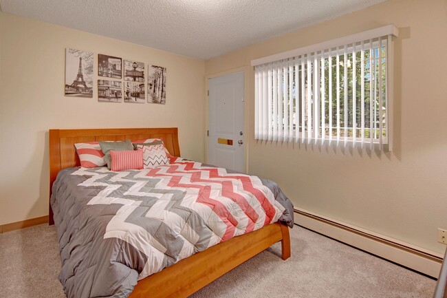 Brighton Woods Apartments - Bedroom - Brighton Woods