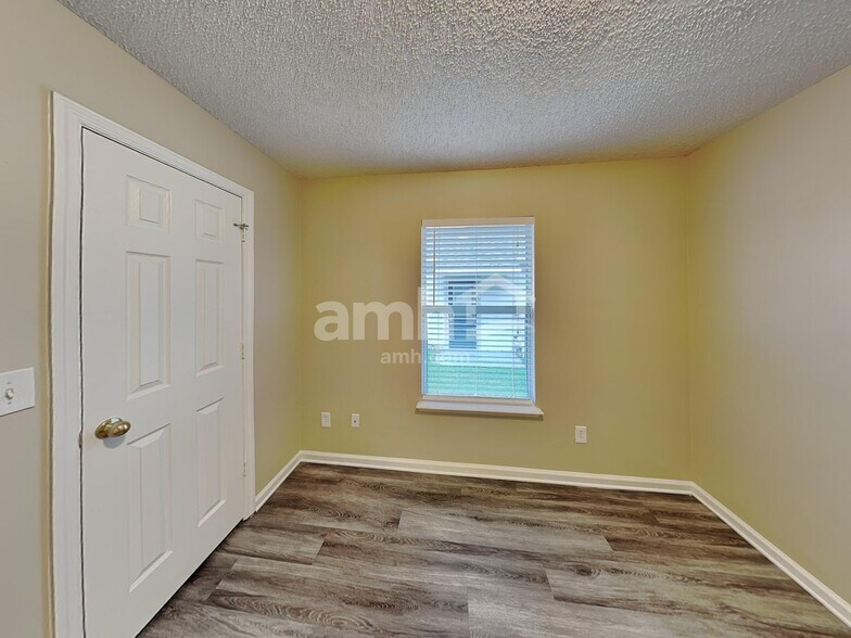 Building Photo - 145 Johns Glen Dr