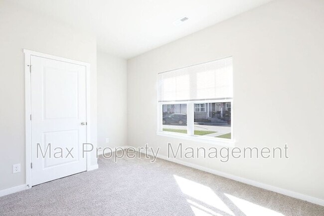 Building Photo - 2706 NW 30th Ln