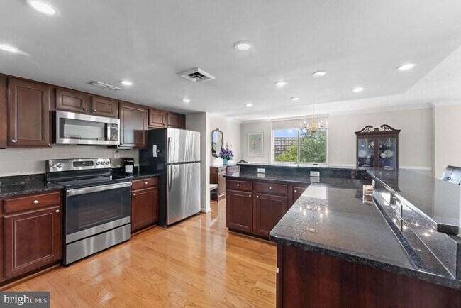 Building Photo - 1515 S Arlington Ridge Rd