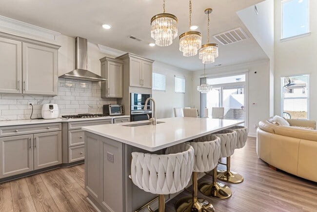 Building Photo - 116 Farrier Ln