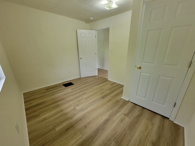 Building Photo - 3 Bedroom, 1 Bath, Section 8 Approved & Av...
