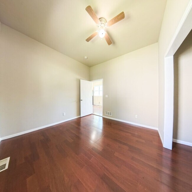Building Photo - Newly updated 2 bedroom 1 bathroom