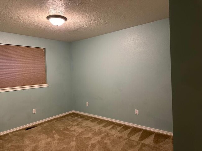 Building Photo - 6913 Owl Dr SE
