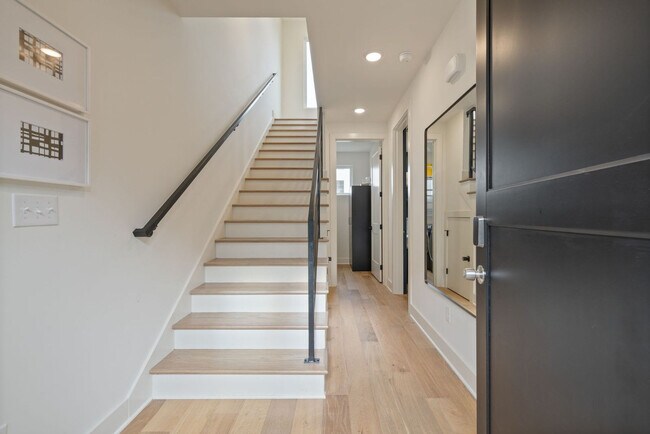 Building Photo - 1117 3rd Ave S