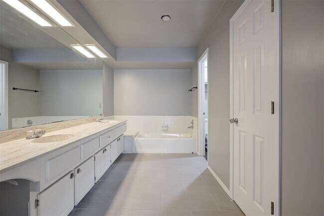 Building Photo - 2301 Tredington Way