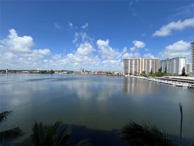 Building Photo - 17150 N Bay Rd